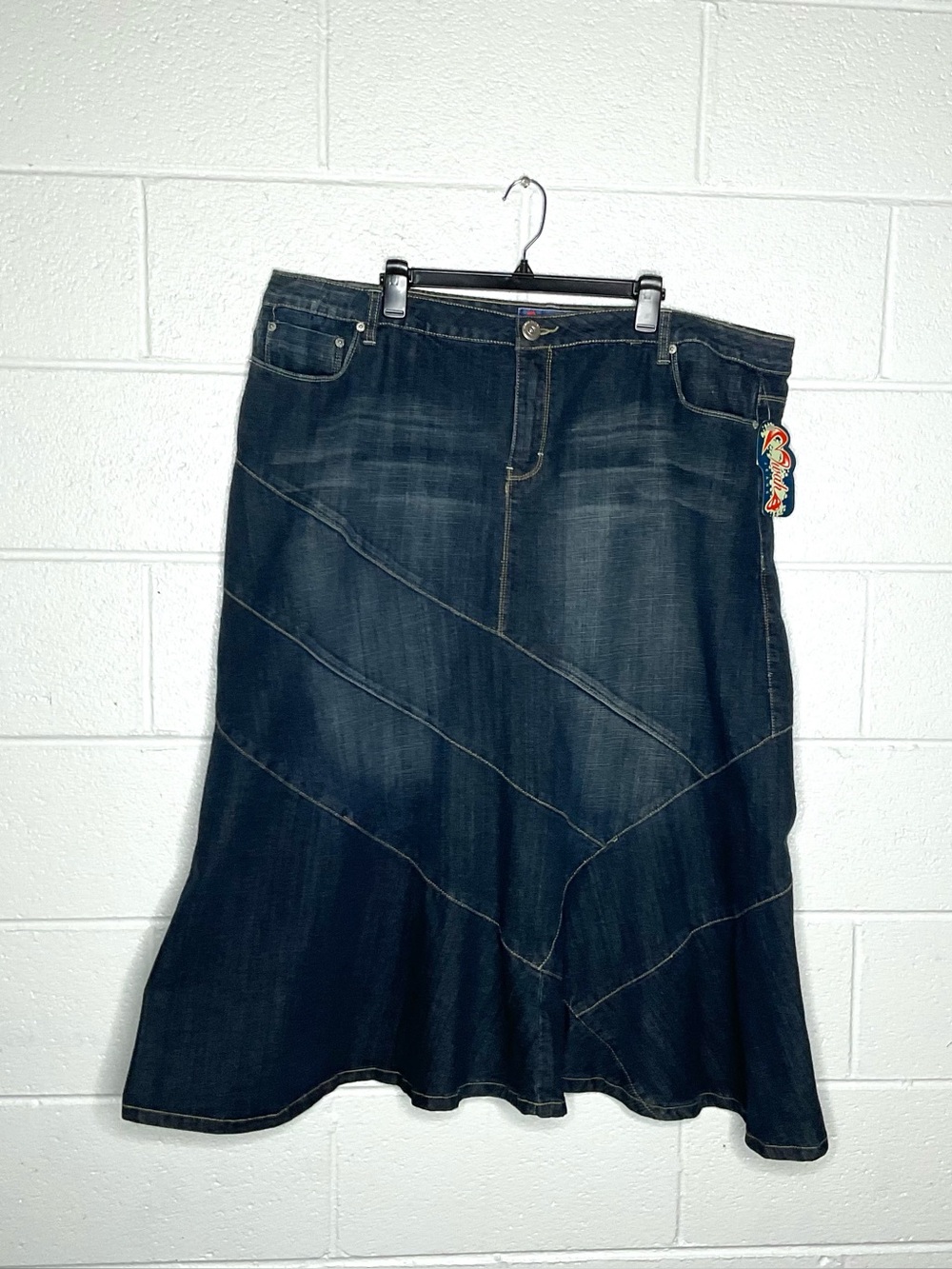 < NEW Y2K Vintage Mwah Dark Wash Denim Flared Skirt Size 26W >